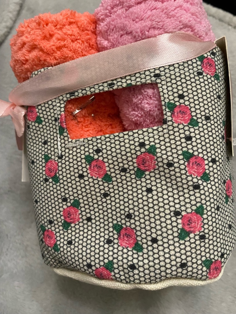 Betsy Johnson 4-Pack Plush Hair Wraps - Pink & Coral with Floral Storage Basket - Picture 4 of 6